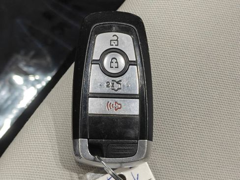 Used 2019 Ford Fusion SE w/ Equipment Group 151A FWD image 11