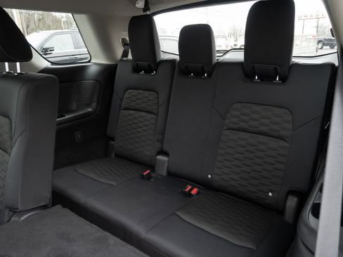 Used 2024 Nissan Pathfinder S image 20