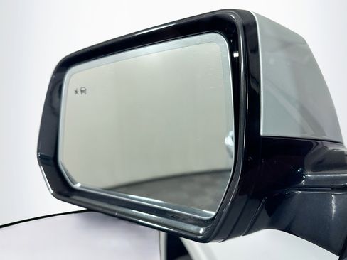 Used 2018 Chevrolet Traverse High Country image 16