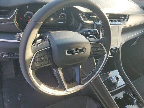 New 2025 Jeep Grand Cherokee L Altitude image 20