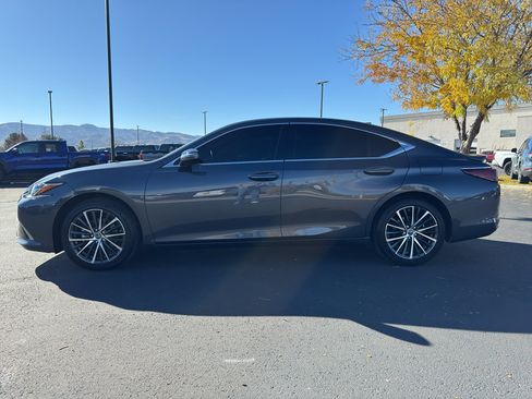 Used 2024 Lexus ES 300h Premium image 4