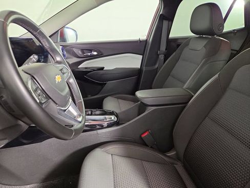 Used 2024 Chevrolet Trax LT w/ LT Convenience Package FWD image 14