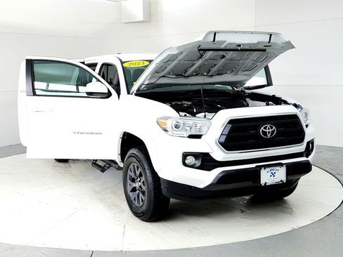Certified 2023 Toyota Tacoma SR5 AWD/4WD image 9