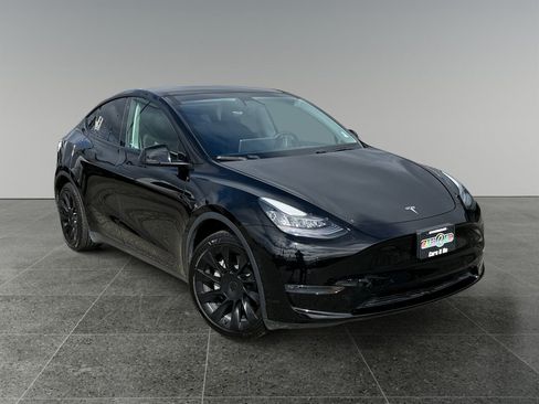 Used 2021 Tesla Model Y Long Range image 8
