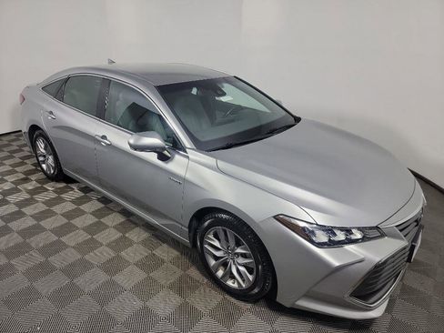Used 2019 Toyota Avalon XLE image 2