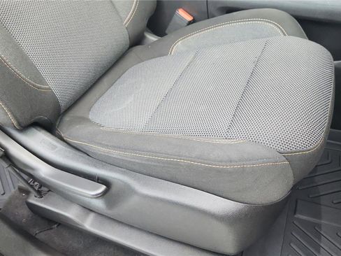 Used 2018 Chevrolet Traverse LT FWD image 21