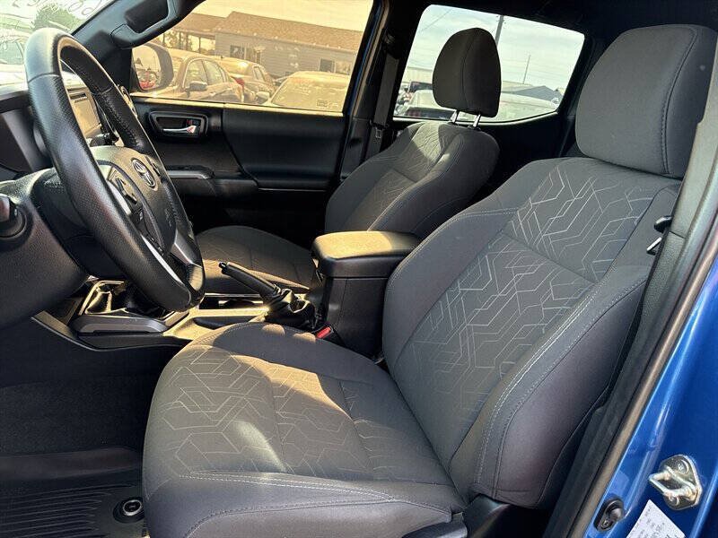 Used 2017 Toyota Tacoma TRD Off-Road w/ Tow Package AWD/4WD image 17