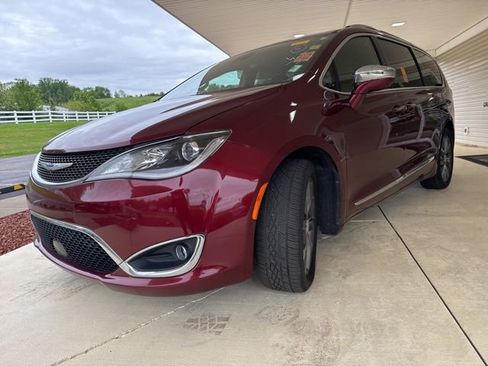 Used 2020 Chrysler Pacifica Limited w/ Tire & Wheel Group FWD image 7