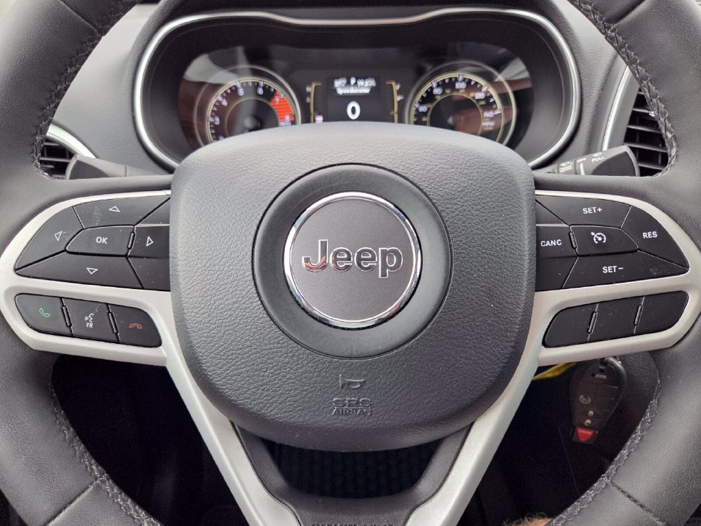 Certified 2022 Jeep Cherokee Latitude w/ Sun & Sound Group AWD/4WD image 30