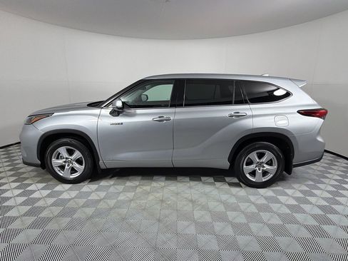 Used 2020 Toyota Highlander LE AWD/4WD image 8