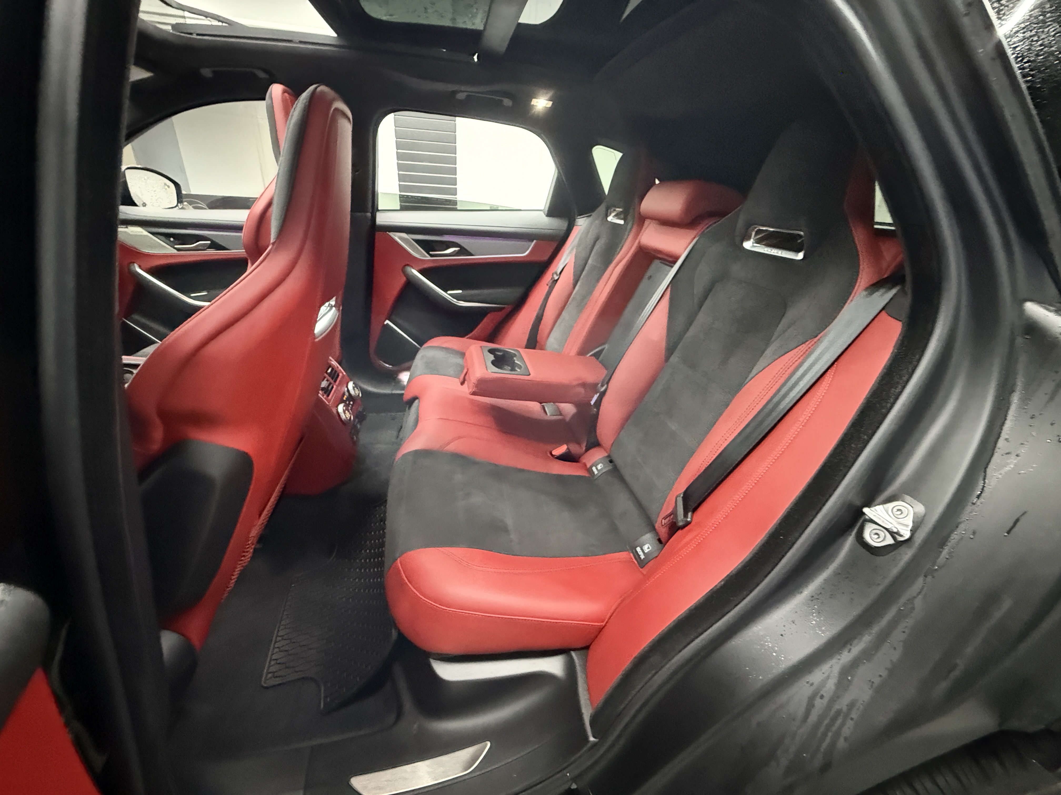 Used 2024 Jaguar F-PACE SVR AWD/4WD image 21