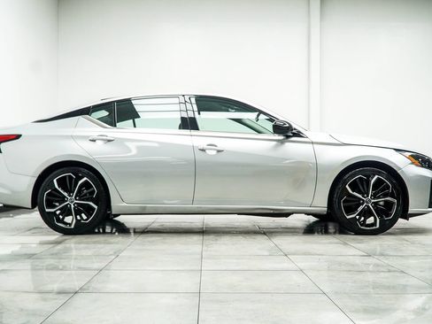 Used 2024 Nissan Altima 2.5 SR FWD image 7