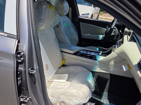New 2026 Genesis G70 2.5T RWD image 16