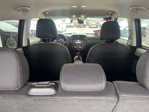 Used 2017 Kia Soul + image 12