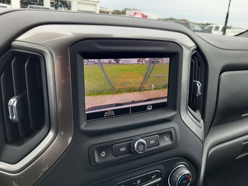 Used 2024 Chevrolet Silverado 2500 Custom w/ Custom Value Package image 21