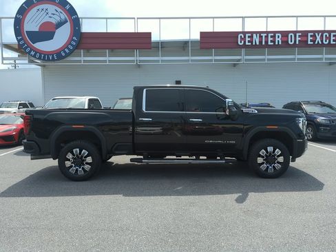 Used 2025 GMC Sierra 2500 Denali AWD/4WD image 7