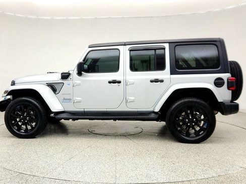 Used 2023 Jeep Wrangler Unlimited Sahara AWD/4WD image 8
