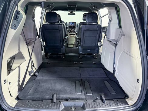 Used 2019 Dodge Grand Caravan SXT FWD image 32