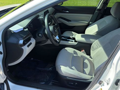 Used 2024 Nissan Altima 2.5 SV AWD/4WD image 10