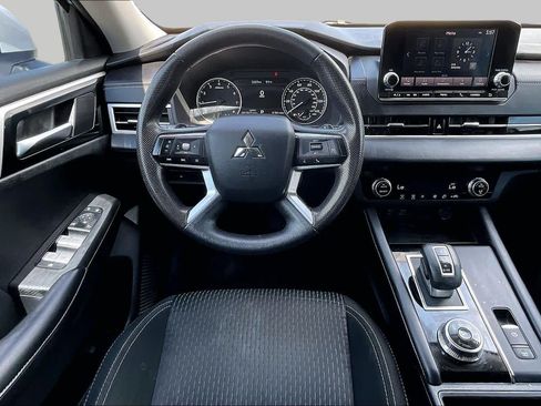 Used 2022 Mitsubishi Outlander ES FWD image 6