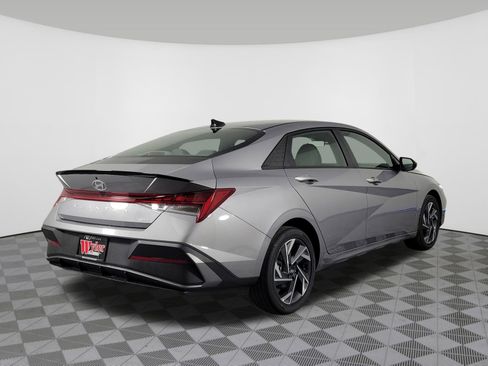 New 2025 Hyundai Elantra SEL image 3