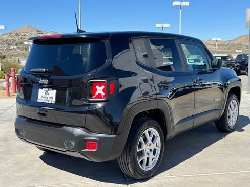 Used 2023 Jeep Renegade Latitude AWD/4WD image 6