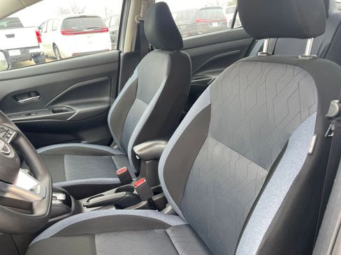 Used 2025 Nissan Versa SV image 34