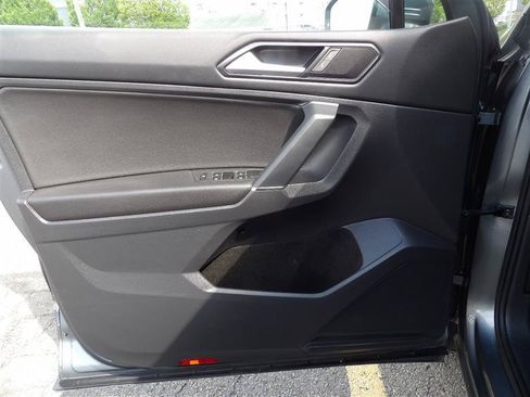 Used 2018 Volkswagen Tiguan SE FWD image 28