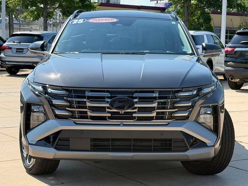 Used 2025 Hyundai Tucson Limited AWD/4WD image 2