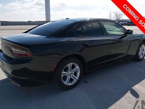 Used 2020 Dodge Charger SXT RWD image 4