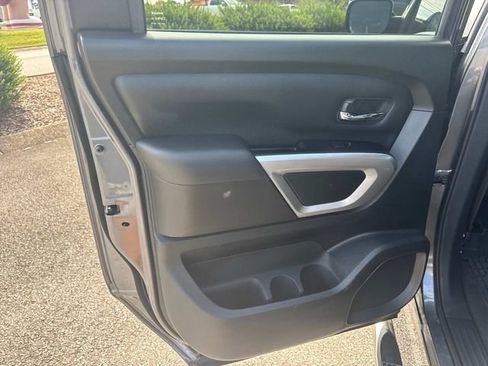 Used 2024 Nissan Titan SV AWD/4WD image 18