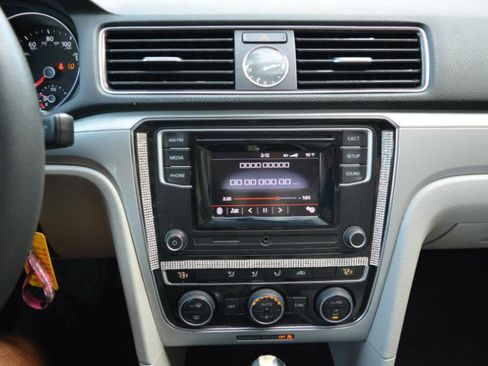 Used 2016 Volkswagen Passat 1.8T S image 23