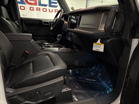 New 2025 Ford Bronco Outer Banks w/ Black Appearance Package image 35