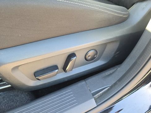 Certified 2025 Nissan Rogue SV FWD image 21