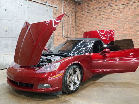 Used 2007 Chevrolet Corvette Coupe w/ Preferred Equipment Group RWD image 26