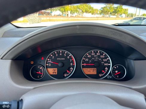 Used 2011 Nissan Pathfinder LE w/ Navigation Pkg AWD/4WD image 12