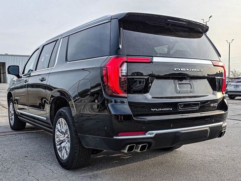 Used 2025 GMC Yukon XL Denali w/ Sun & Power Step Package image 4