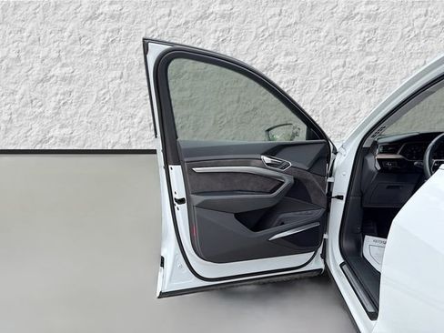 Used 2019 Audi e-tron Prestige image 23