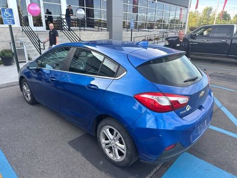Used 2017 Chevrolet Cruze LT w/ Convenience Package FWD image 6