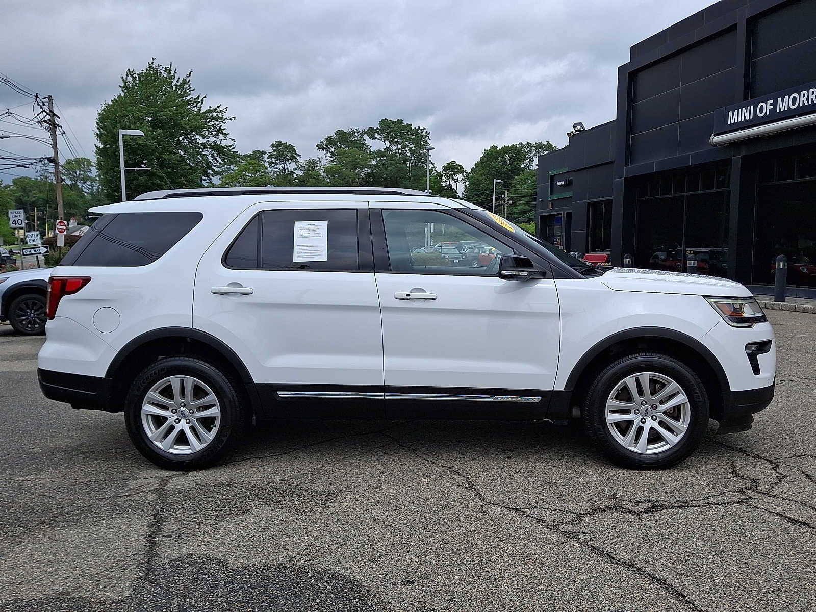 Used 2018 Ford Explorer XLT w/ Equipment Group 202A AWD/4WD image 7
