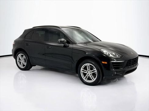 Used 2018 Porsche Macan w/ Premium Package Plus AWD/4WD image 3