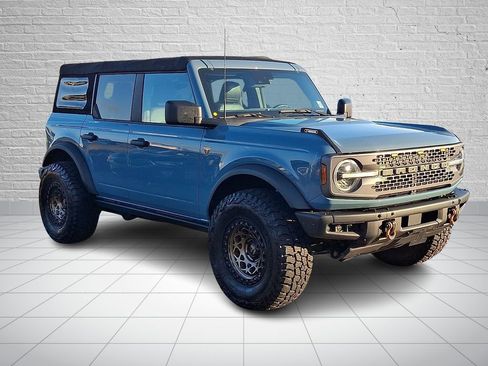 Used 2022 Ford Bronco Badlands image 3