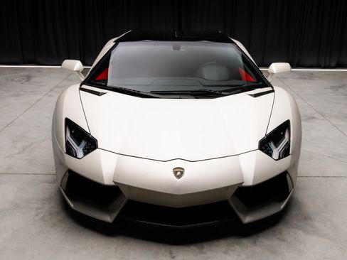 Used 2015 Lamborghini Aventador LP 700-4 image 21
