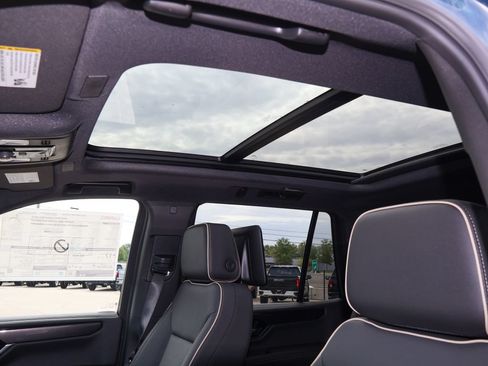 New 2026 GMC Yukon Elevation w/ Elevation Premium Package AWD/4WD image 10