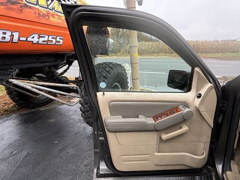 Used 2007 Ford Explorer Eddie Bauer image 22