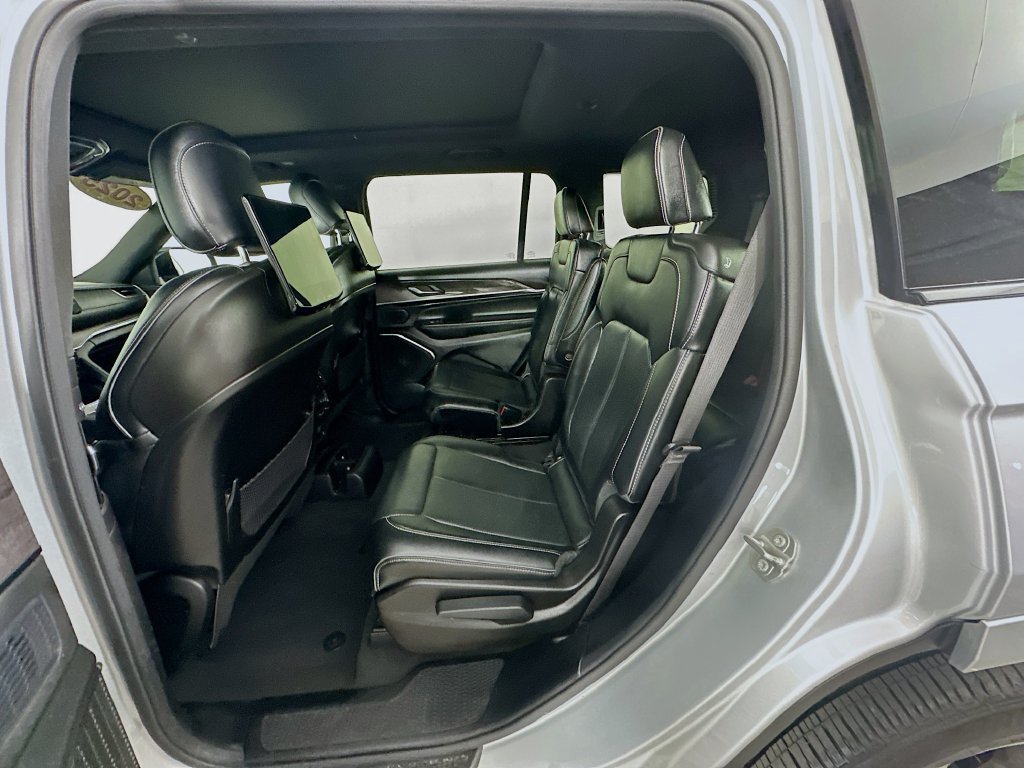 Certified 2025 Jeep Grand Cherokee L Overland w/ Rear Seat Video Group I AWD/4WD image 37
