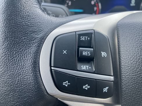 Used 2022 Ford Explorer XLT w/ Equipment Group 202A image 24