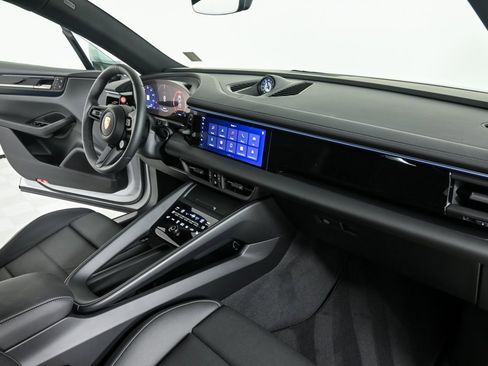 New 2025 Porsche Macan 4 Electric image 25