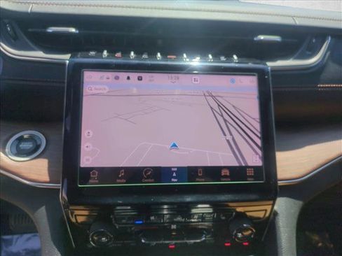 Used 2023 Jeep Grand Cherokee L Summit w/ Luxury Tech Group V AWD/4WD image 13