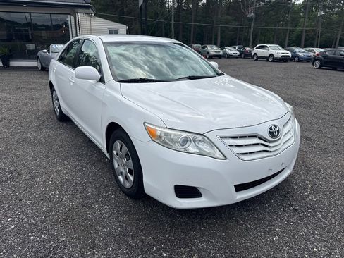 Used 2010 Toyota Camry image 3